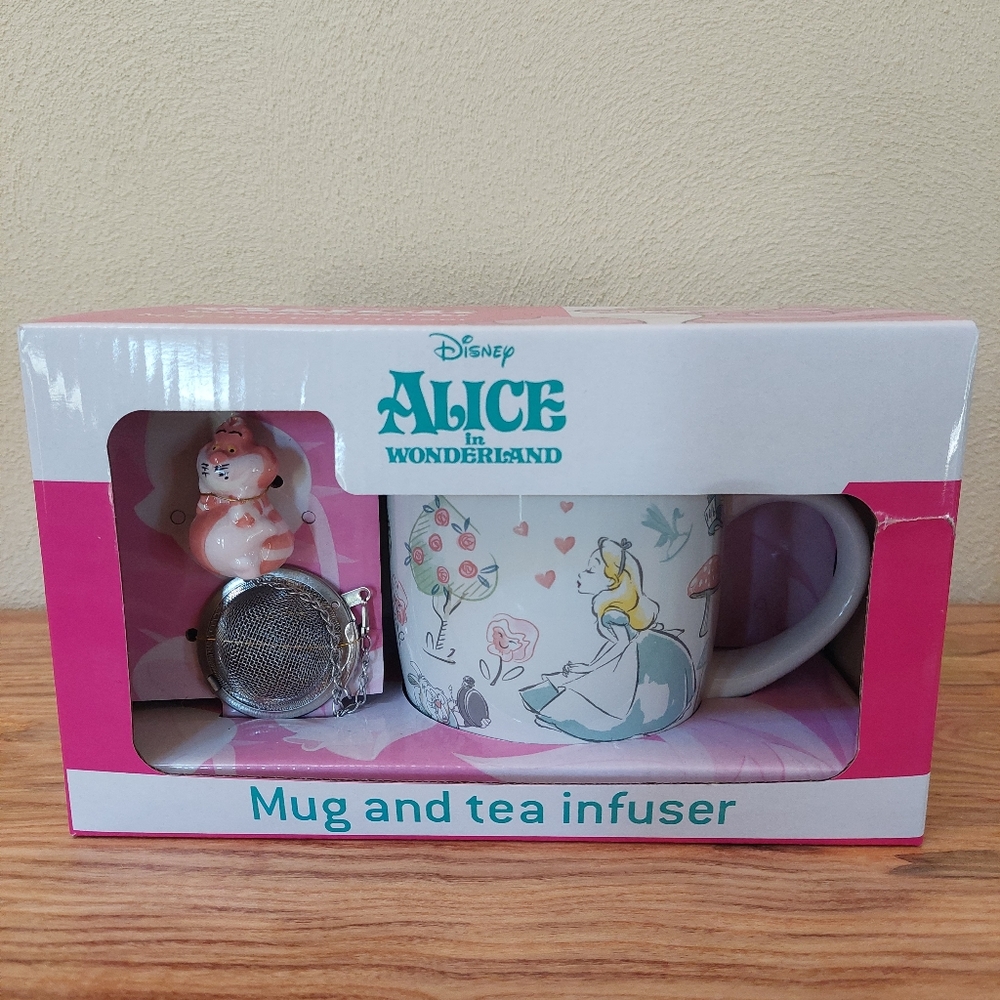 New In Box Disney Alice in Wonderland MUG AND TEA INFUSER